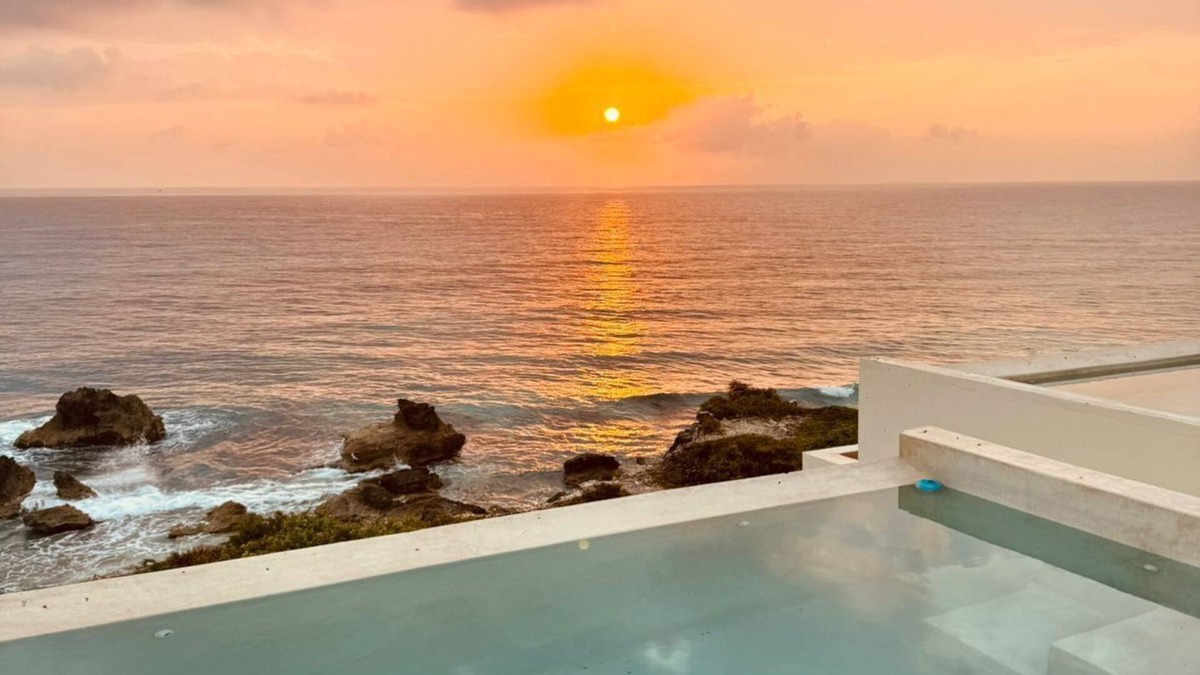 Salina Grande House | Spectacular Ocean Front Townhouse 6 Beadrooms Kitchen Dining Room Tv Room Pool