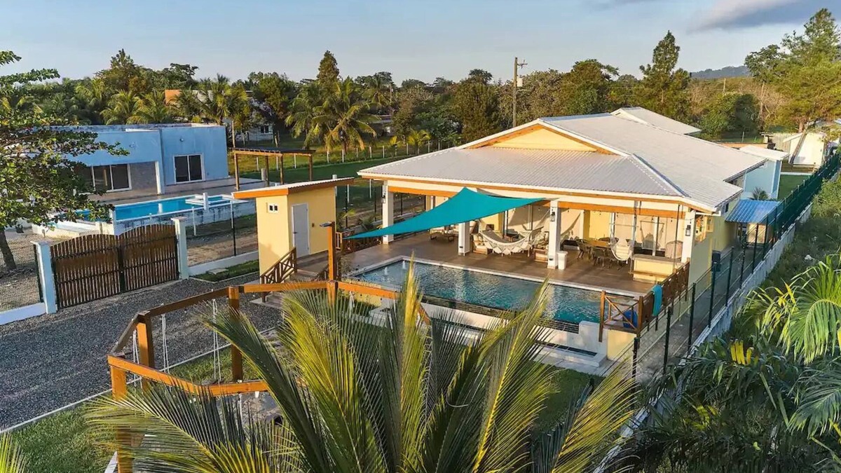 Omoa House | Spectacular oceanfront home