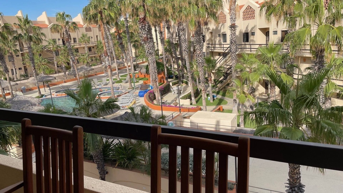 Zona Hotelera Condo | Spectacular Penthouse condo with resort style amenities steps from the beach