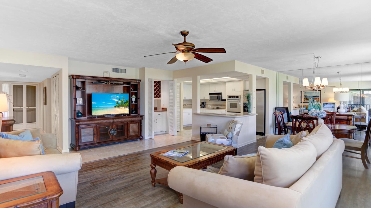 Pelican Bay Condo | Spectacular Pelican Bay Condo With All Pelican Bay Amenities!