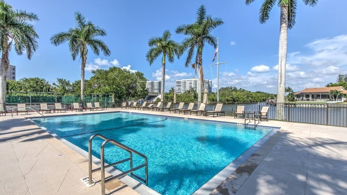 Vanderbilt Beach Apartment | Spectacular penthouse end unit!
