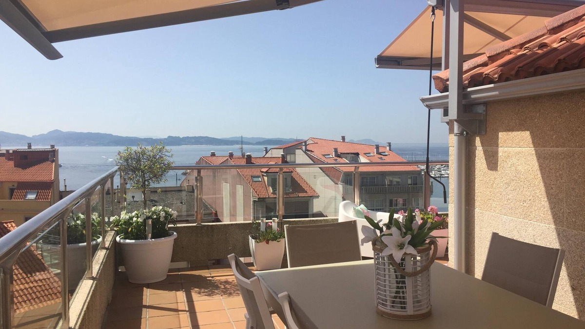 Sanxenxo Apartment | Spectacular penthouse with terrace and views of the Port(Wifi and Garage)