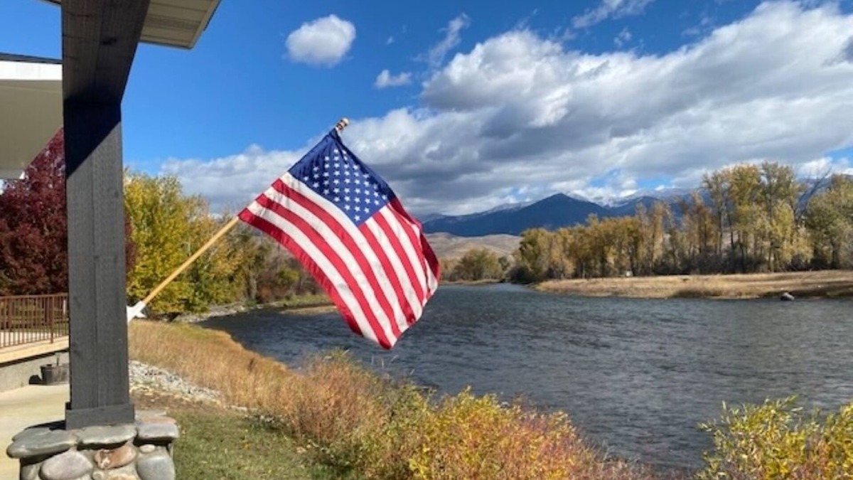 Salmon Cottage | Spectacular Riverfront guest house with unparalleled river & mountain views!
