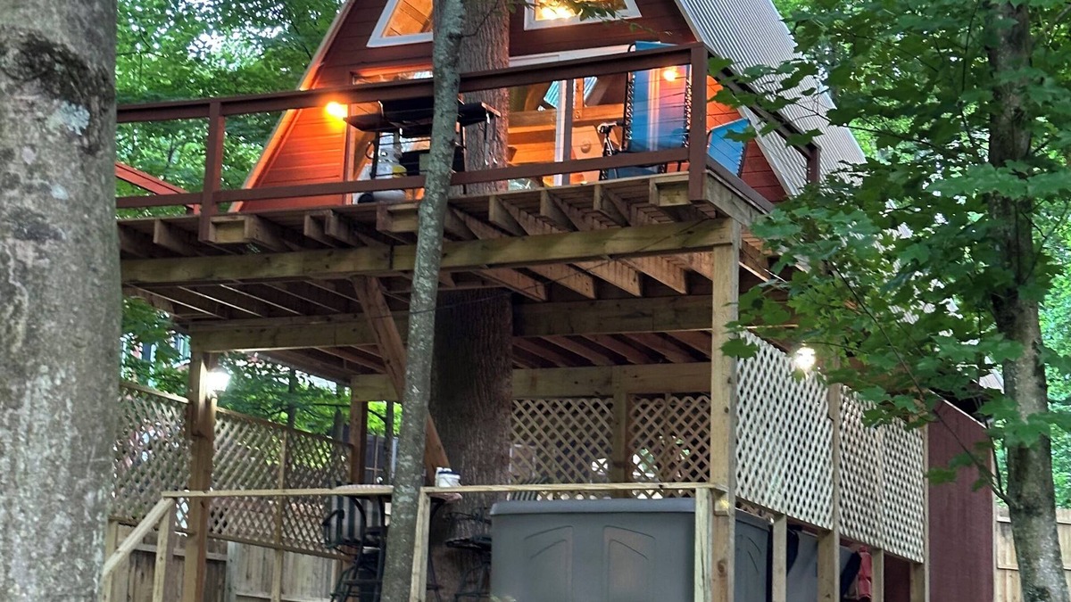 Hopewell Cabin | Spectacular riverfront treehouse, relaxing, swimming, paddling, and fishing.