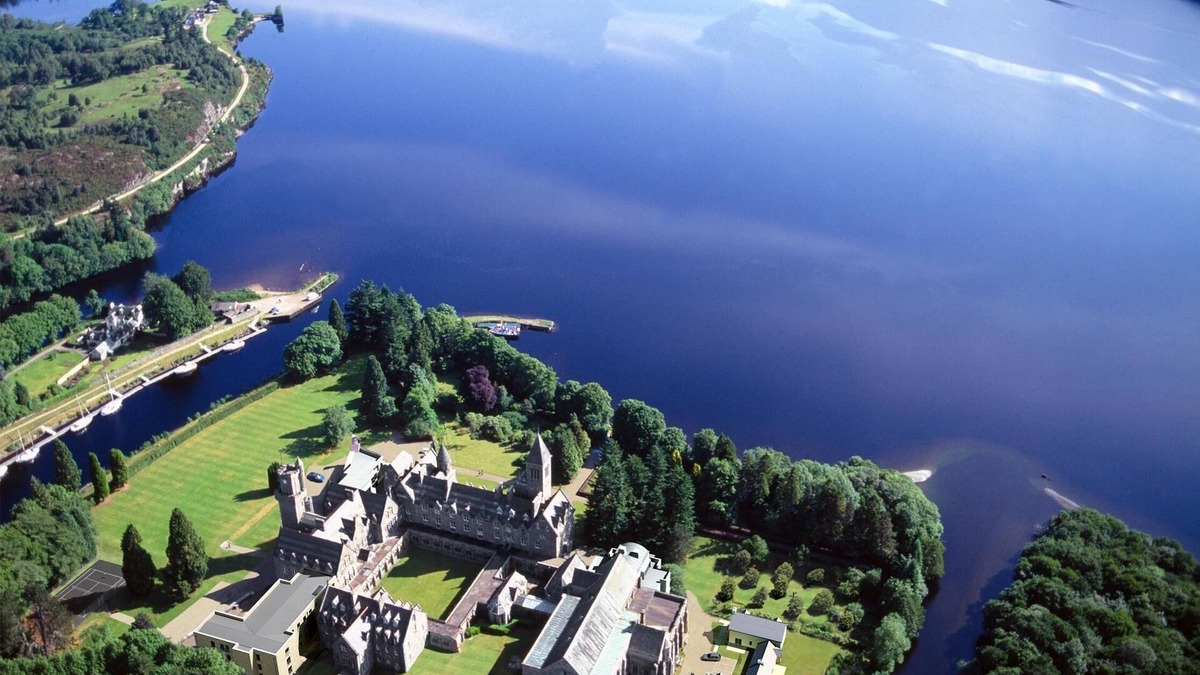 Fort Augustus Condo | Spectacular, romantic accommodation in an abbey at the shores of Loch Ness!