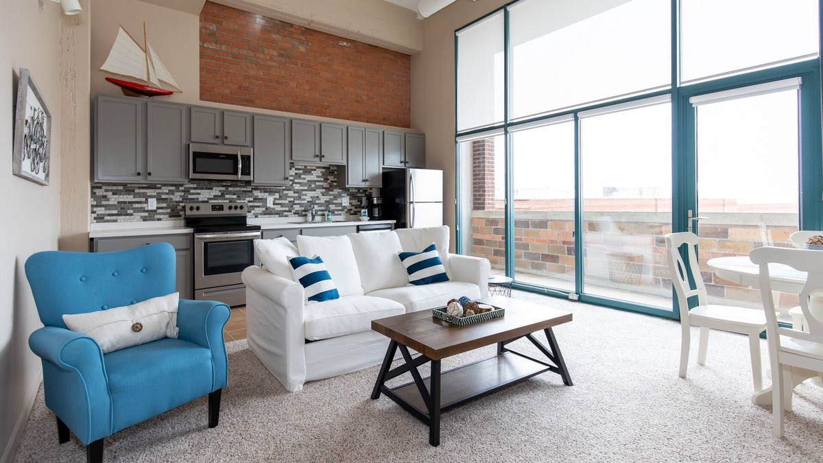 Sandusky Condo | Spectacular Sandusky Bay Sunset Views for Four!