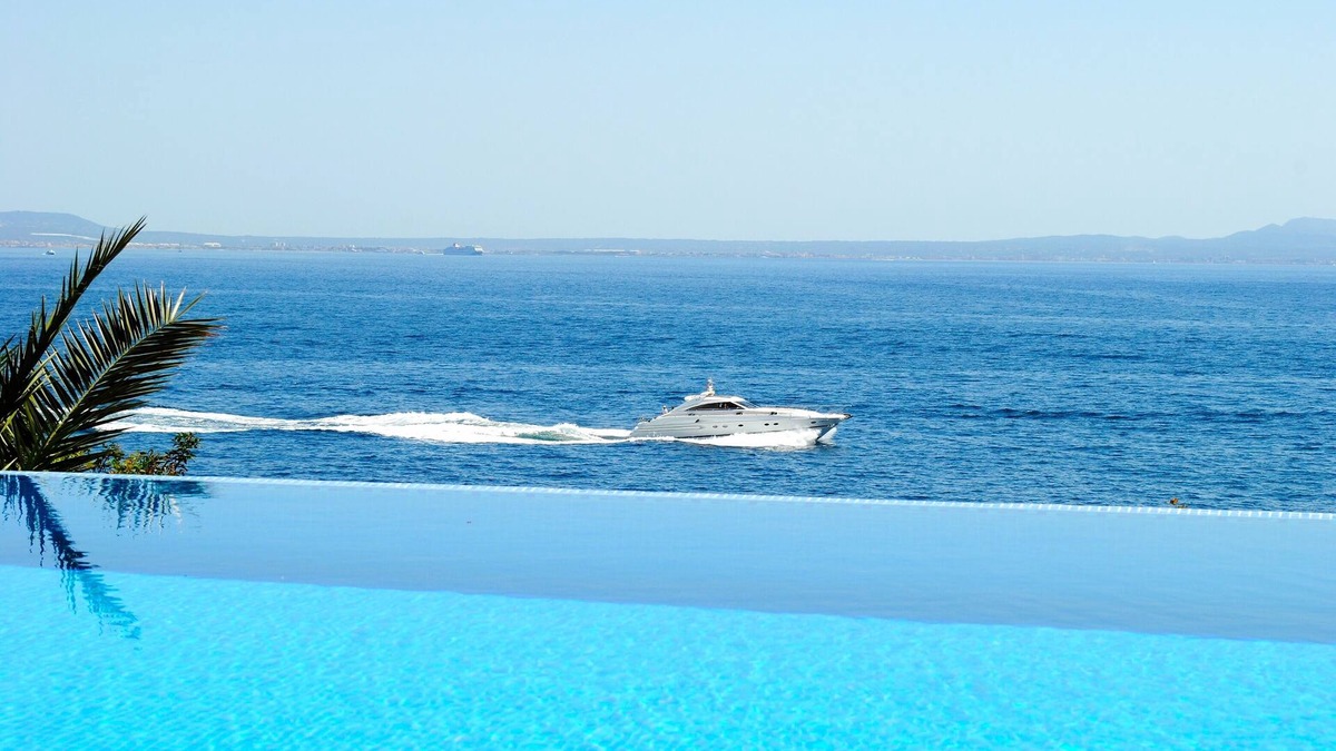 Badia de Palma Villa | Spectacular Sea Front, Beach 5 mins walk, Large Heated Jacuzzi