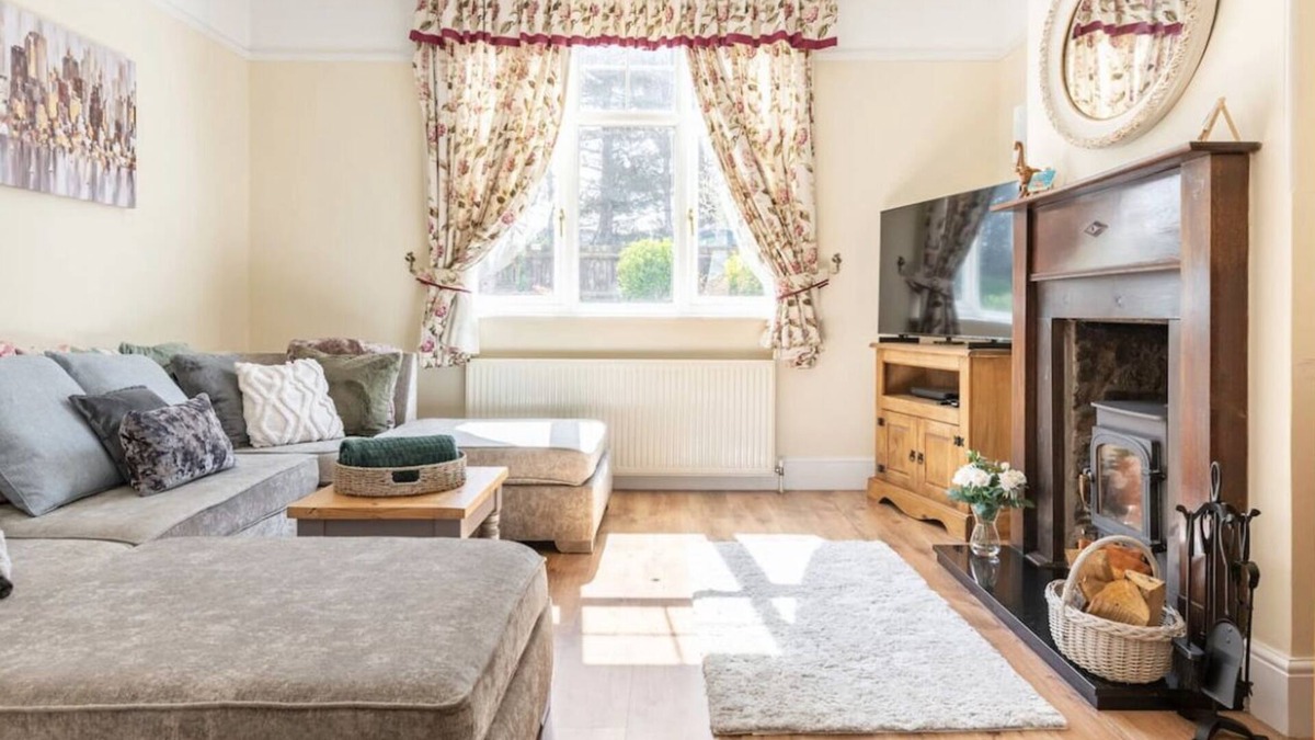 West Runton House | Spectacular sea views, beach, pubs, cafes & restaurants just on your doorstep!