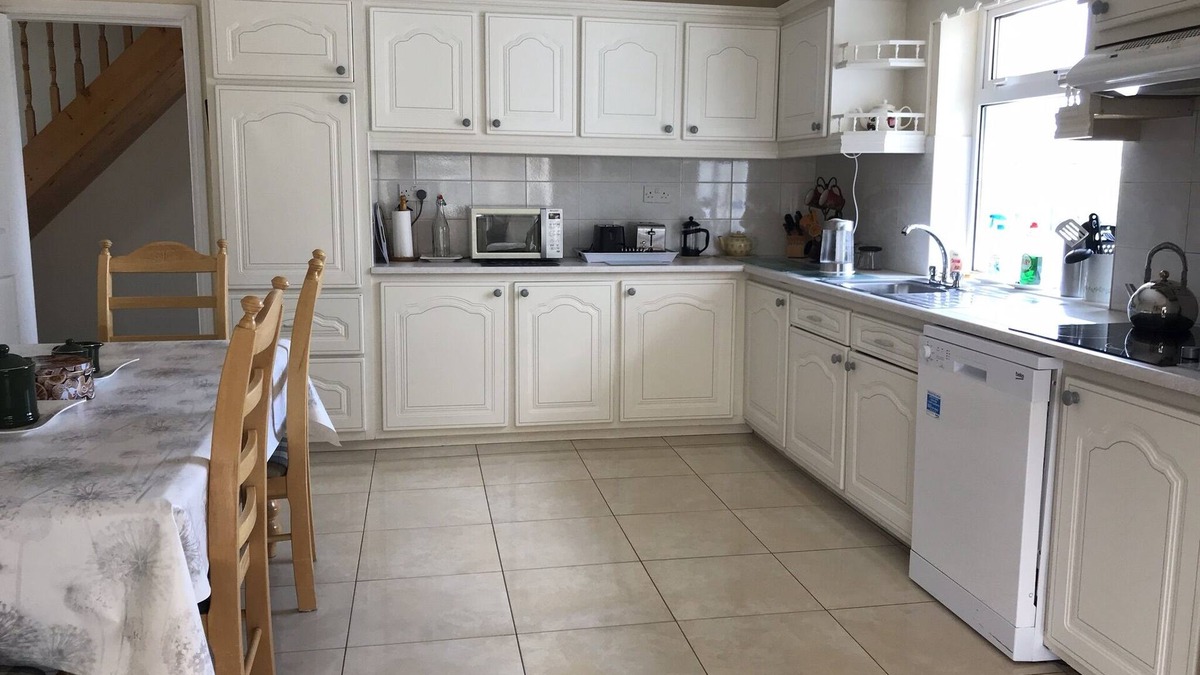 Dingle House | Spectacular Sea View ~ Dingle Bay at your door step - Large house sleeps 10
