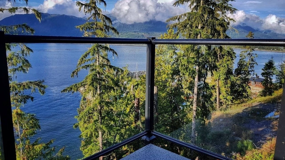 Port Renfrew Cottage | Spectacular Seaside HavennH009730218