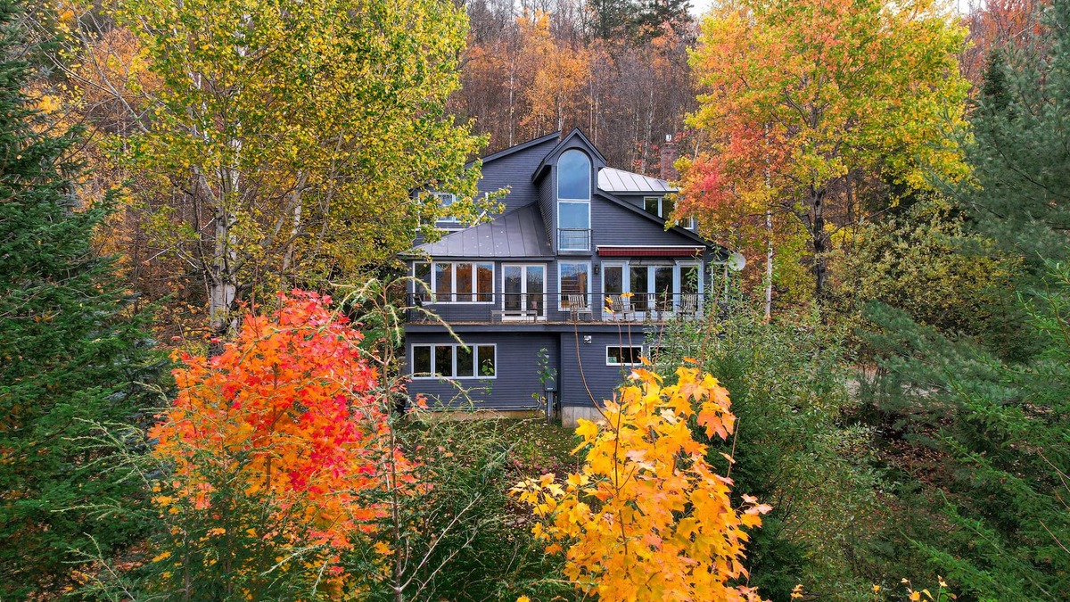 Stowe Hollow House | Spectacular Stowe Home for Fun Family Vacations! Eco friendly/EV Charging!
