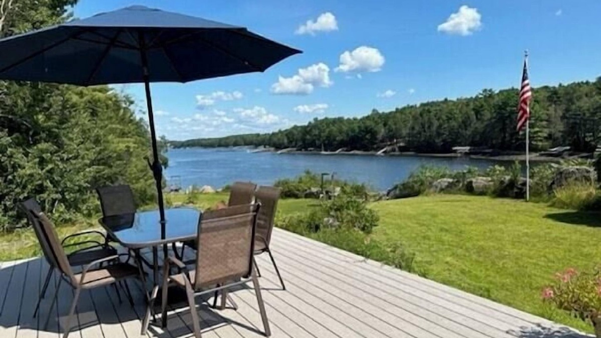 Wiscasset House | Spectacular sunrises,cozy vintage home on the water in Wiscasset, ME-Adults only