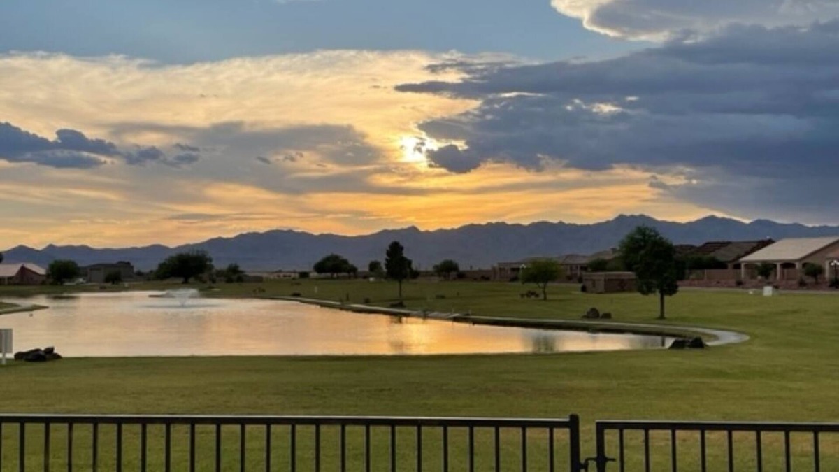 Mohave Valley House | SPECTACULAR SUNSET VIEWS- FABULOUS POOL AND SPA HOME!