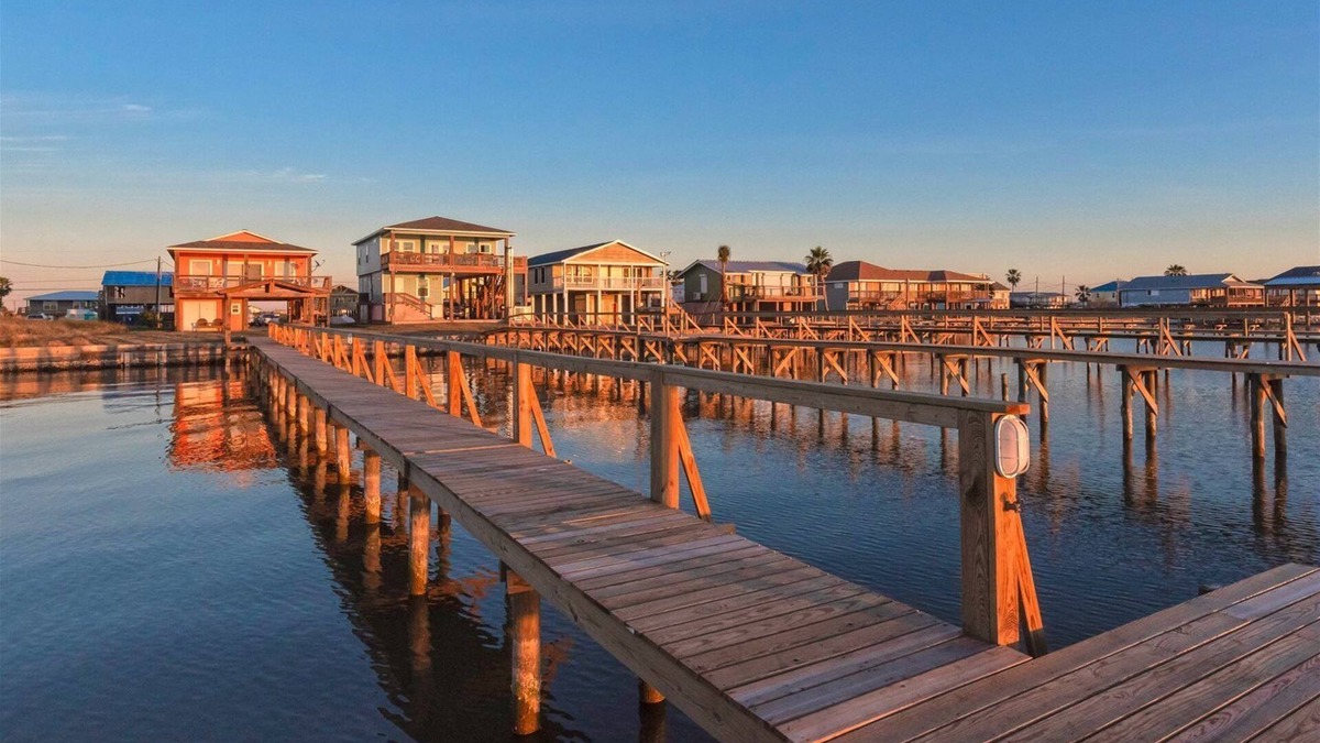 Rockport House | Spectacular sunsets and great fishing on Copano Bay!