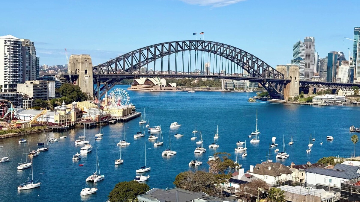 North Sydney Apartment | Spectacular Sydney Harbour Views - 1 bedroom Modern apartment