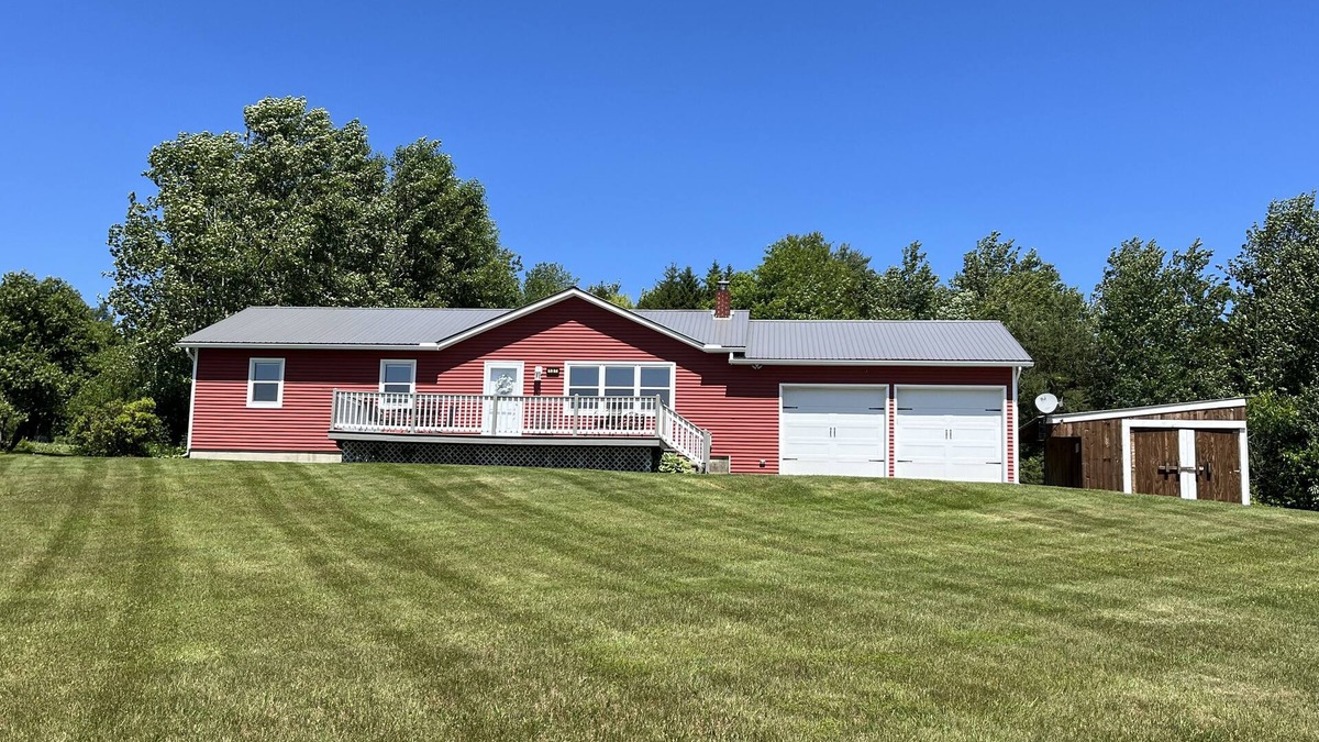 Eastern Vermont House | Spectacular views and close to three ski areas; Stowe, Smuggler’s and Jay Peak.