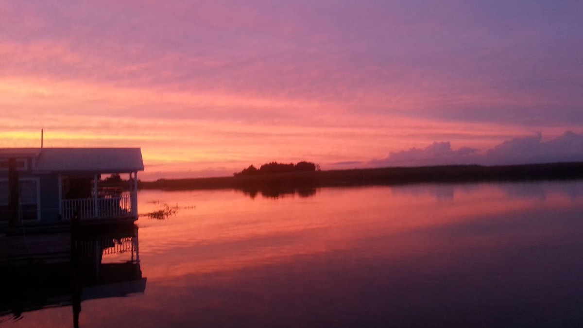 Apalachicola Boat Rental | Spectacular Views from your 2 story porch nNew Water Filtration Installed