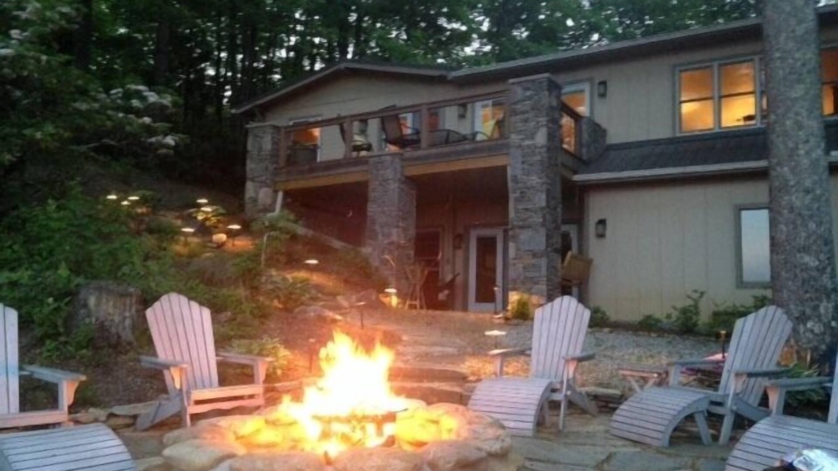 Spruce Pine Cabin | Spectacular Views from luxurious home near BRP and 30 min to Lake James