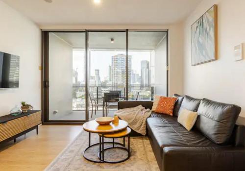 South Brisbane Apartment | Spectacular views, king bd plus single bed & parking