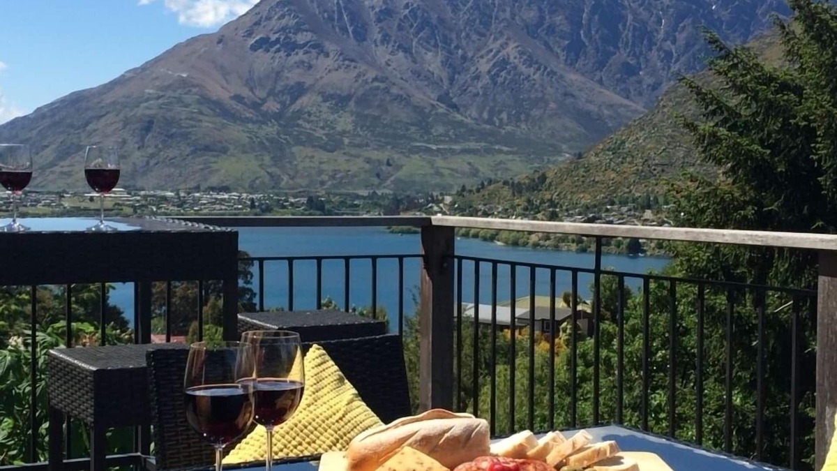 Queenstown House | Spectacular Views , Large & Modern , Perfect For Families & Large Groups