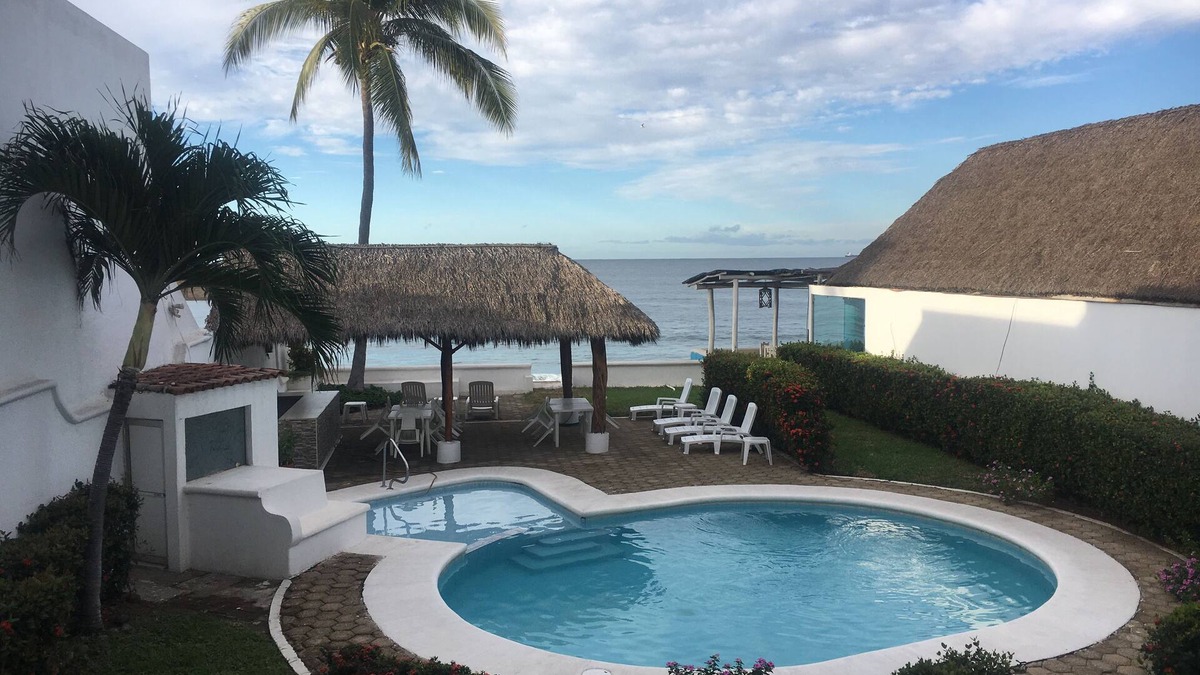 Manzanillo Apartment | SPECTACULAR VIEWS! Oceanfront condo with all you need for your vacations!