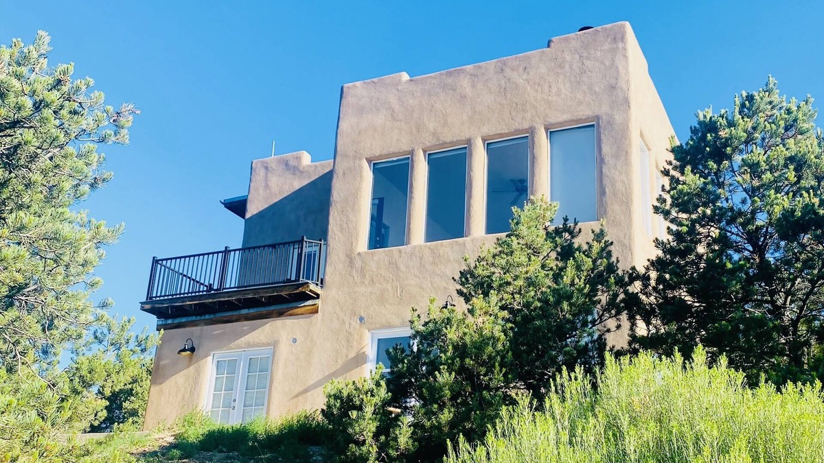 Arroyo Hondo House | Spectacular views on 2 quiet acres