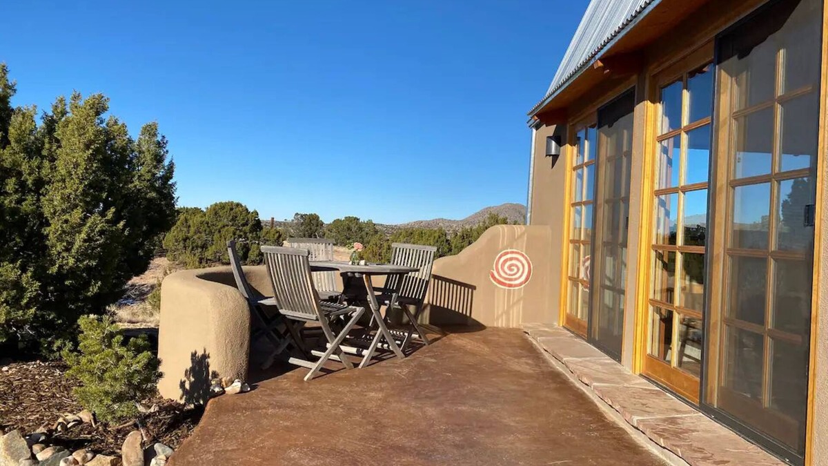 Canoncito House | Spectacular Views - Artist Barn on the Turquoise Trail