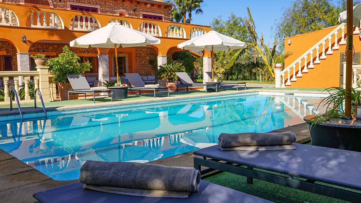 Selva Villa | Spectacular villa in the center of Mallorca with heated pool, bbq and internet.