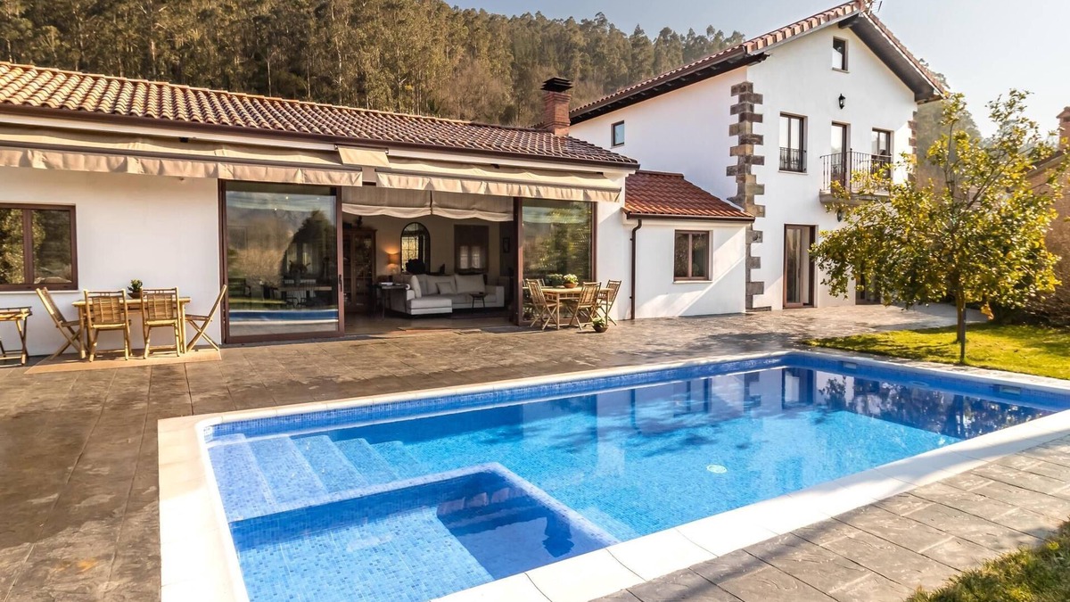 La Cavada Villa | Spectacular villa with swimming pool in La Cavada