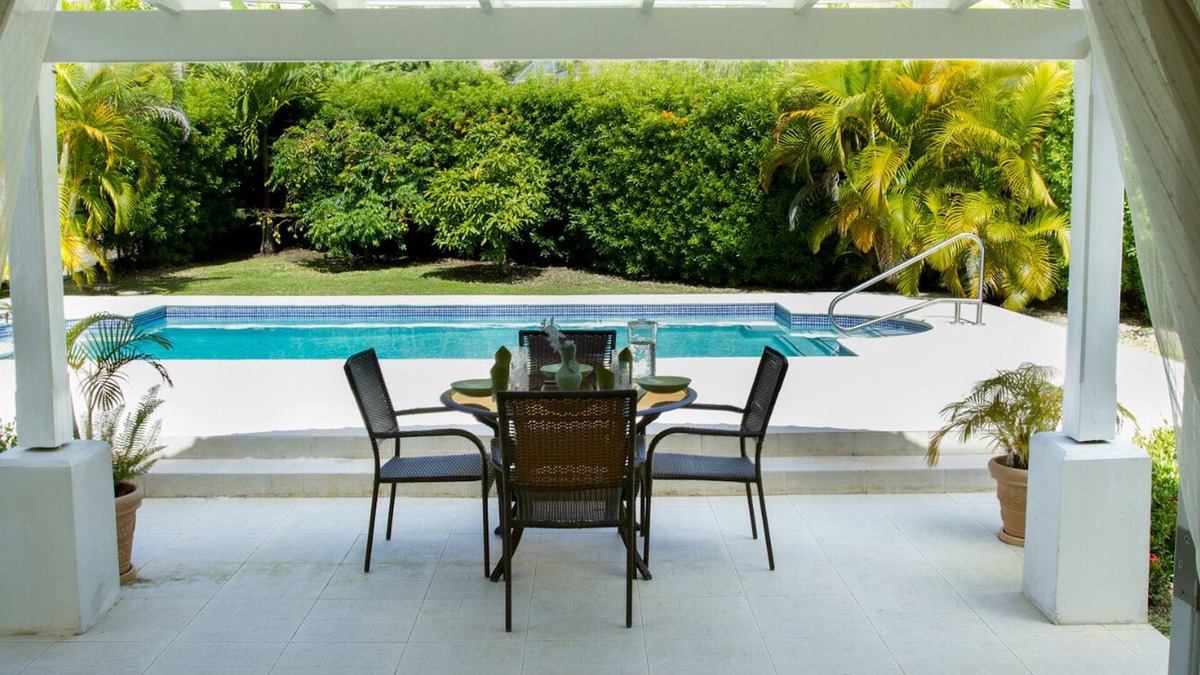 West Coast Villa | SPECTACULAR VILLA with Electronic Gates, Private Pool and Tropical Gardens