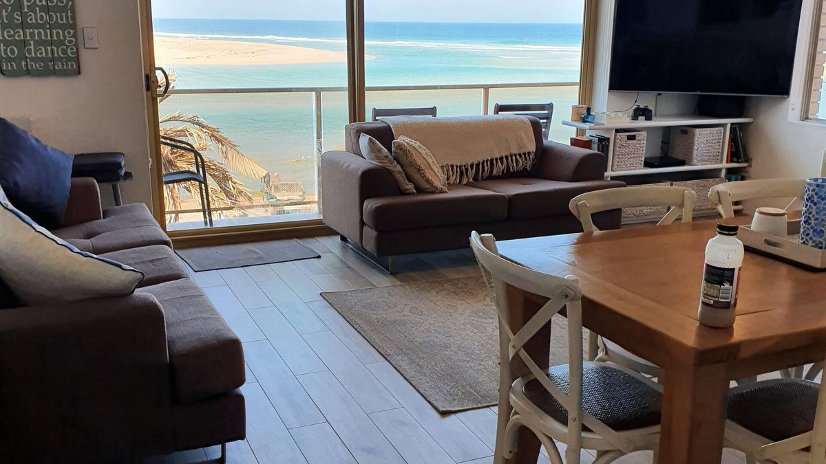 The Entrance Apartment | Spectacular Waterfront apartment. Best location in The Entrance.