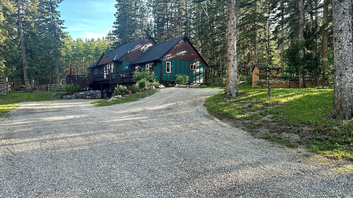 Millarville Cabin | Spectacular woodland retreat on 4.5 acres