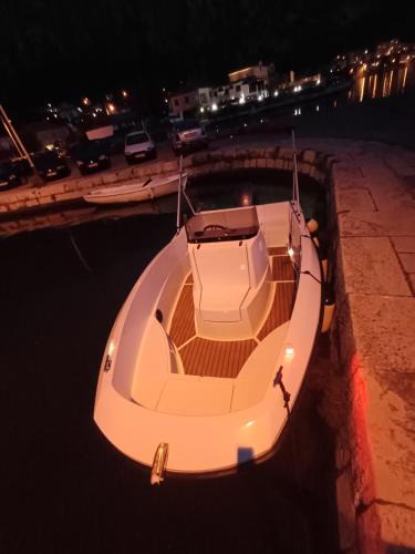 Risan Boat Rental | SpeedBoat Risan