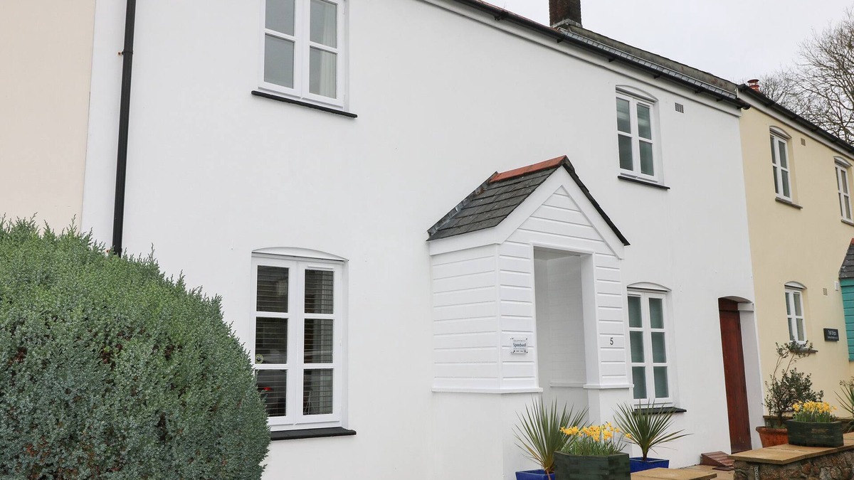 Charlestown House | SPEEDWELL, pet friendly, country holiday cottage in Charlestown
