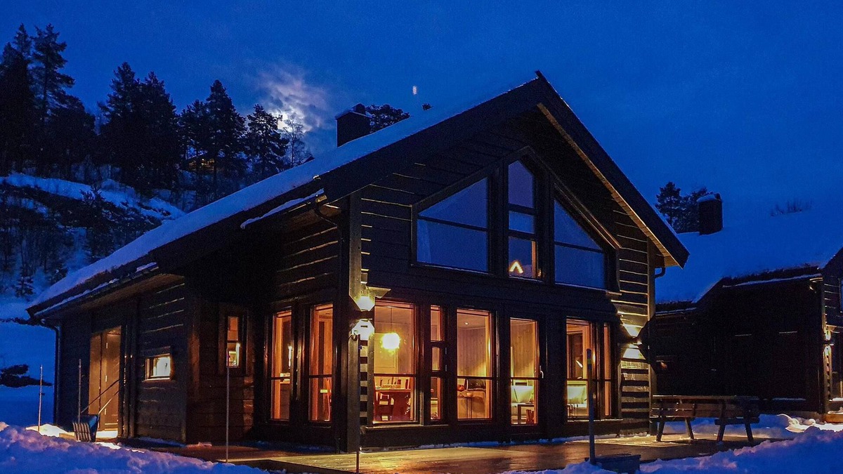 Tjaldal House | Spend a relaxing holiday close to nature in this inviting holiday home.