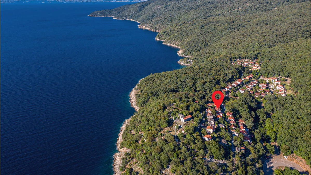 Porozina Apartment | Spend a relaxing vacation in the apartment in a quiet location near the forest.