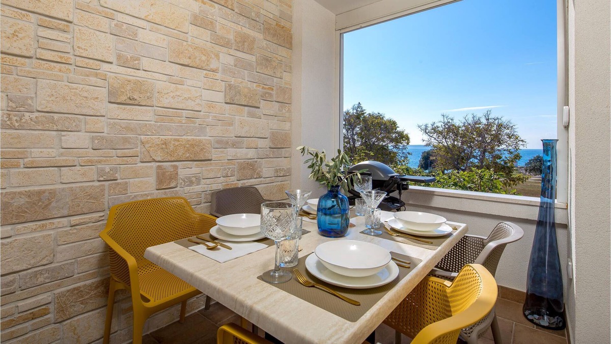 Gajac Apartment | Spend a wonderful vacation in this beautiful apartment near the beach.