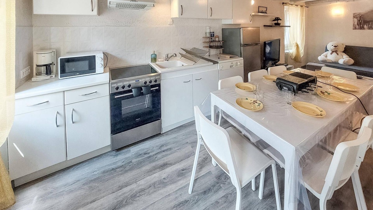 Saint-Floret House | Spend an unforgettable vacation in this vacation home.
