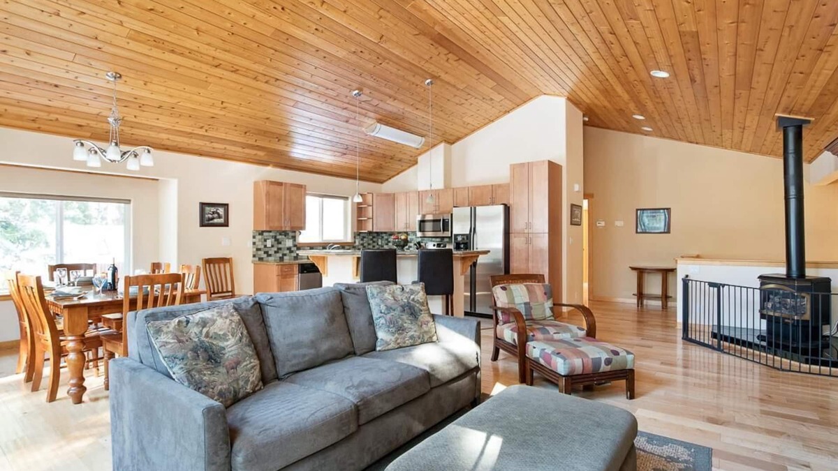 Kings Beach Ski Chalet | Spend Fall at King's Beach! Sunny Cabin with private hot tub in King's Beach