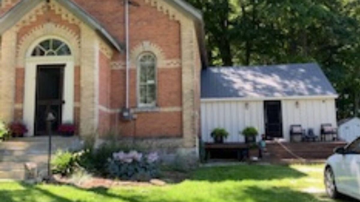 Flesherton House | Spend the holidays in the beautiful Beaver Valley at the Vandeleur Schoolhouse.