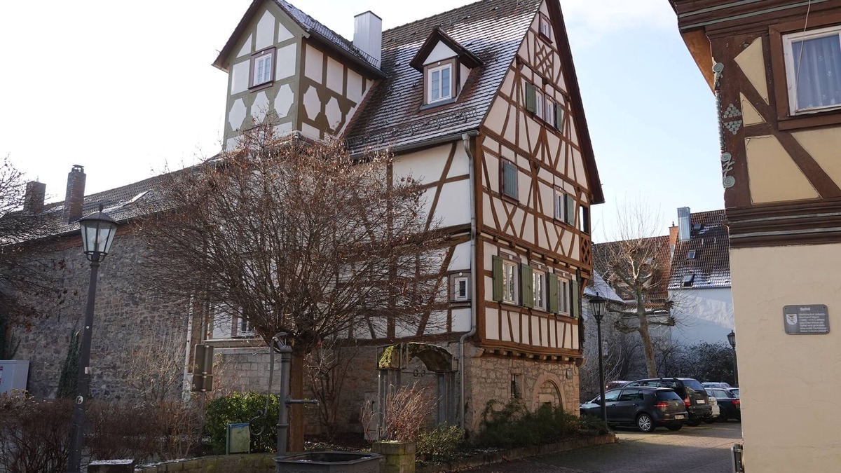 Lauda Apartment | Spend the night in the historic ambience of the Badhaus