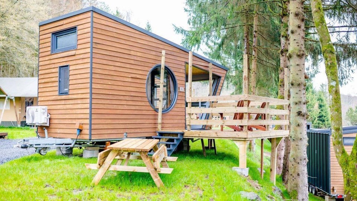 Smuid House | Spend the night in the middle of the Ardennes in your own Laidback Cabin!