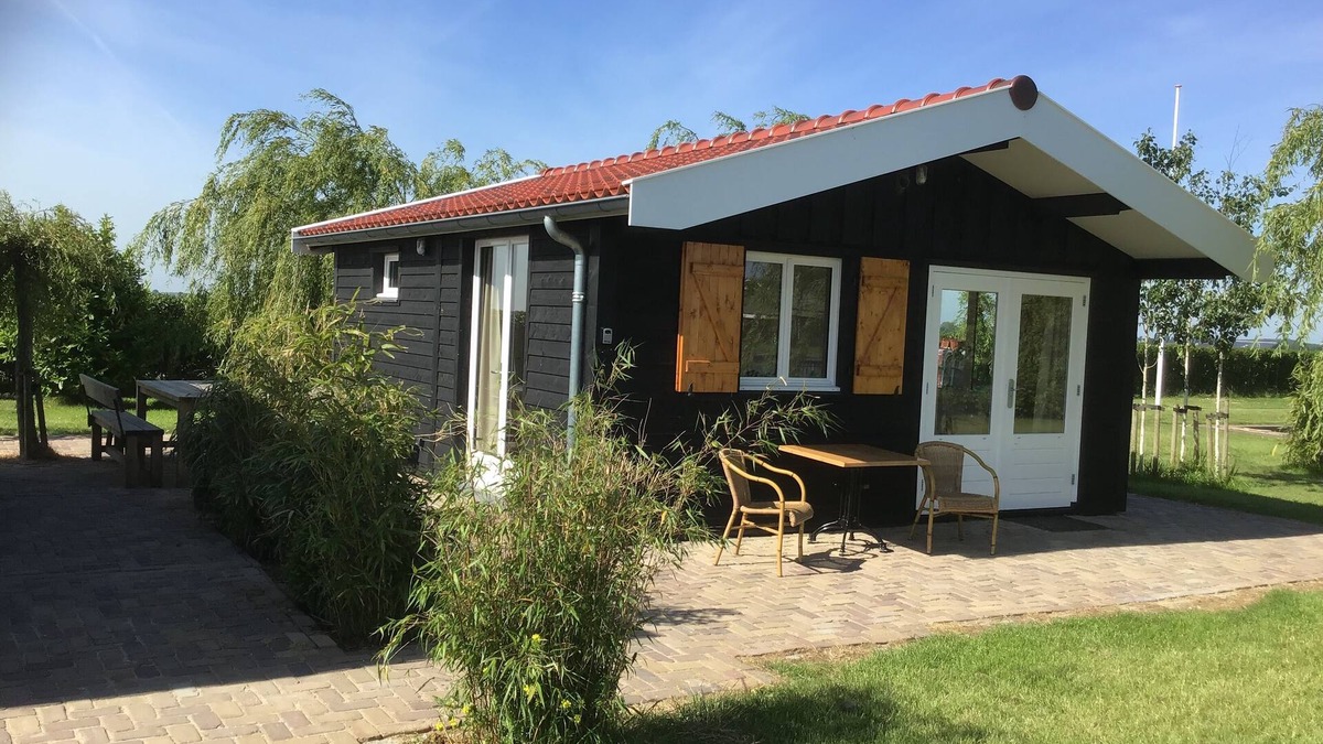 Vriezekoop Cottage | Spend the night on the water in Tiny House/Trekkershut Comfort/Mini Bungalow