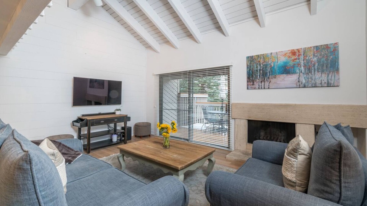 Sun Valley Condo | Spend Winter in Sun Valley! Remodeled Condo Walking Distance to Dollar Mountain
