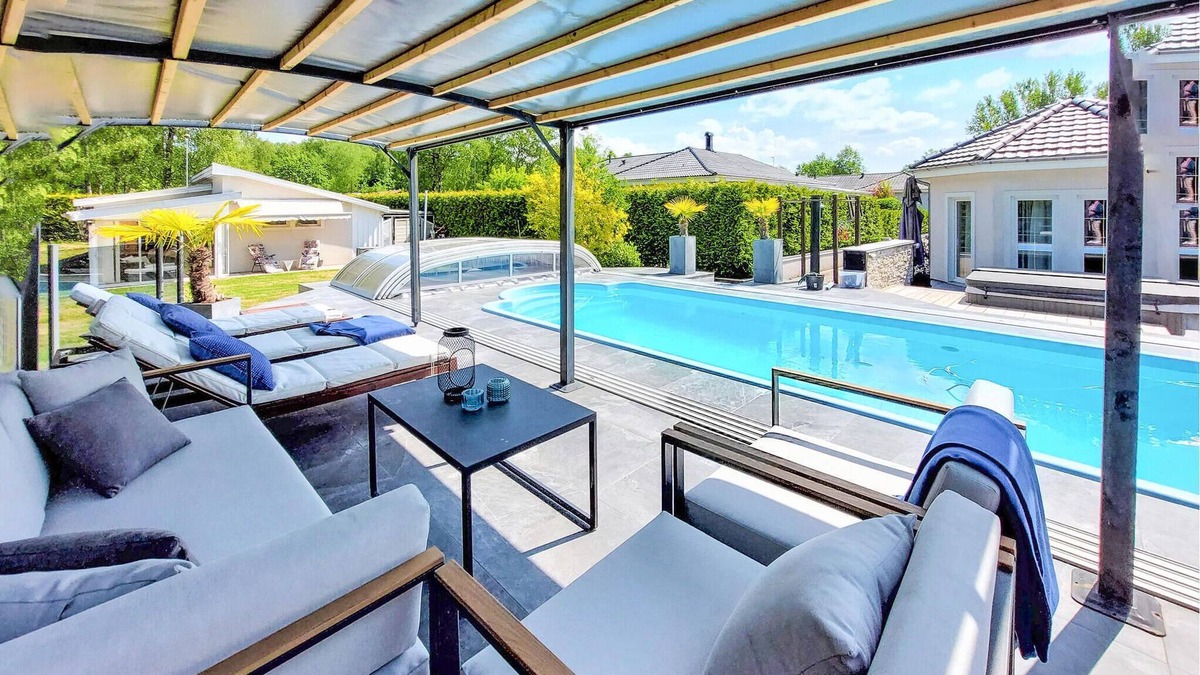 Billesholm House | Spend wonderful vacations in this vacation home with outdoor pool and jacuzzi