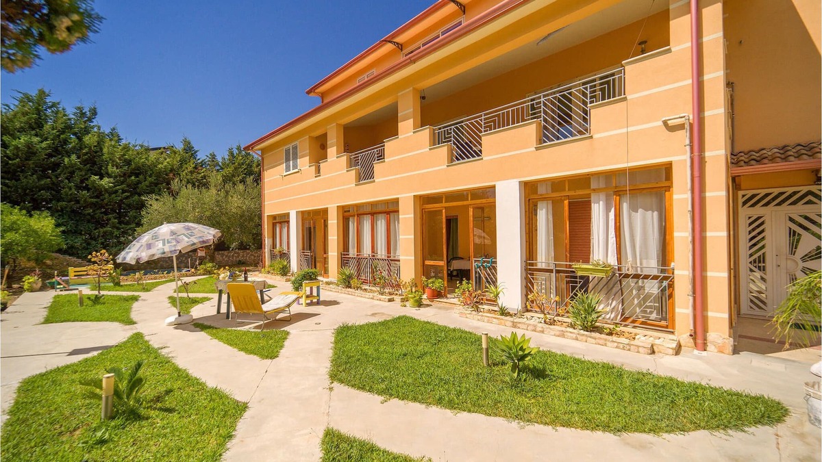Partinico Apartment | Spend your relaxing vacation under the sun of Sicily in this lovingly furnished vacation apartment.