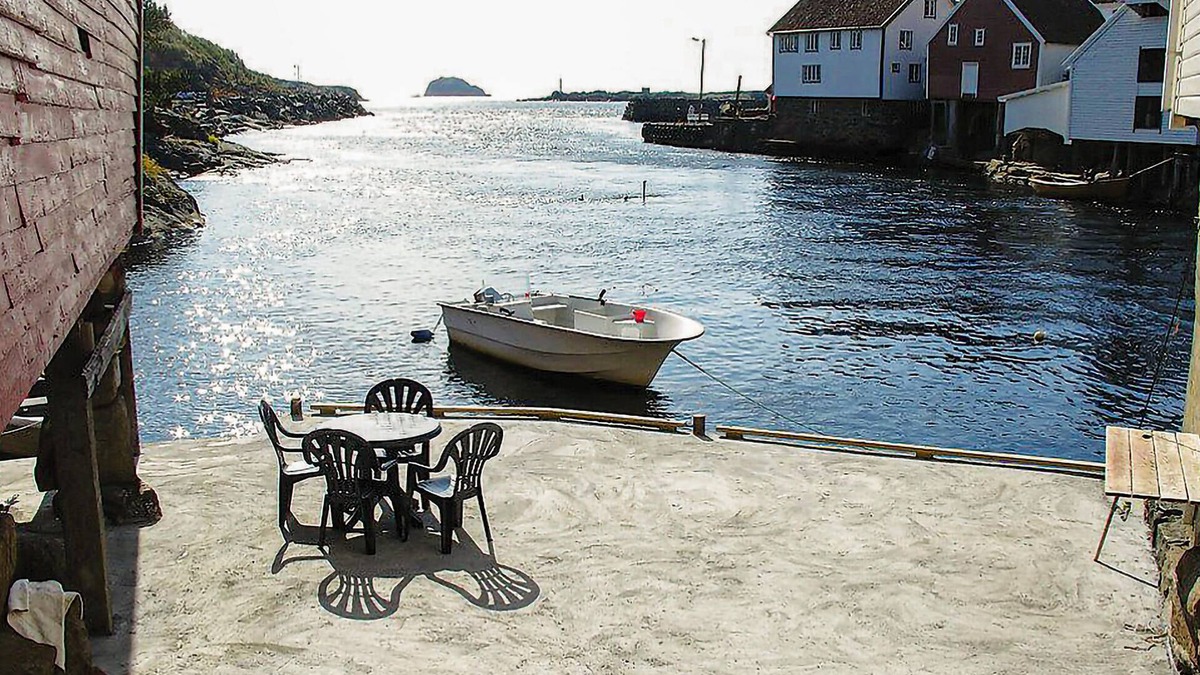 Sogndalstrand Apartment | Spend your vacation in this beautiful basement apartment in the house of the landlord.