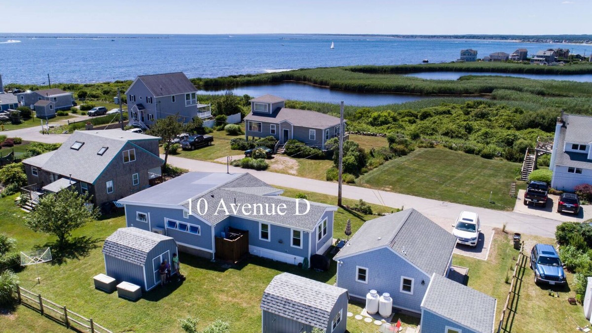 Breakwater Village House | Spendid Cottage in Breakwater Village - Private Neighborhood Beach