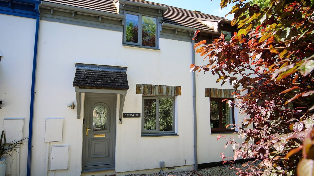 Treator House | SPINDRIFT, Padstow, peaceful, views, parking - 10min walk to harbour