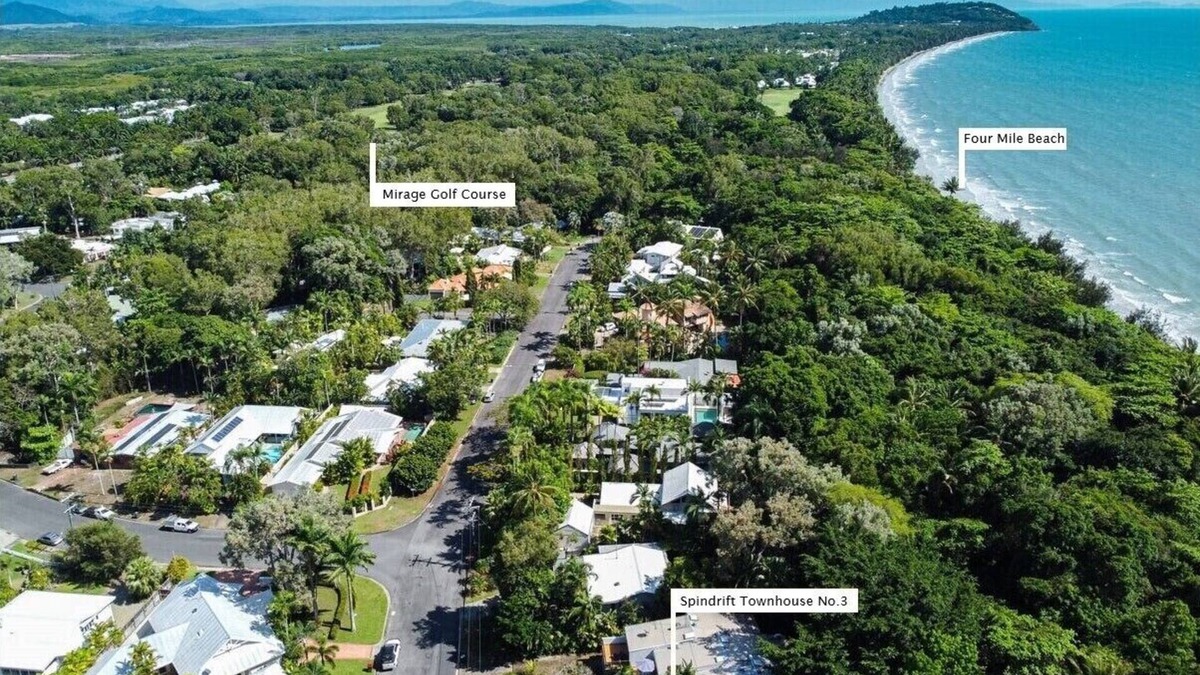 Port Douglas House | Spindrift Townhouse No.3 - 2 Bedroom Beachfront Townhouse